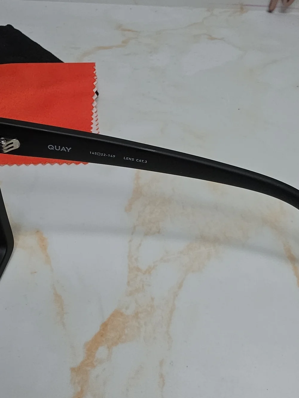 QUAY Hindsight Sunglasses Matte Black Frame Black Pink Fade Lens Shield NEW